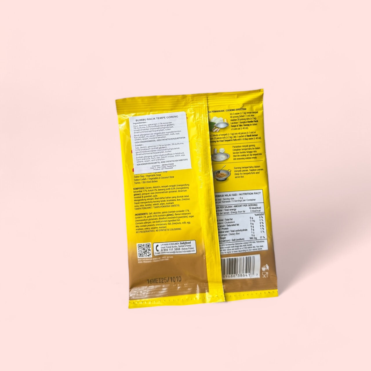 Nesia Racik Bumbu für Tempe und Tahu Goreng, Gewürzpulver in Packung, vielseitiges indonesisches Gewürz, close-up auf Verpackung