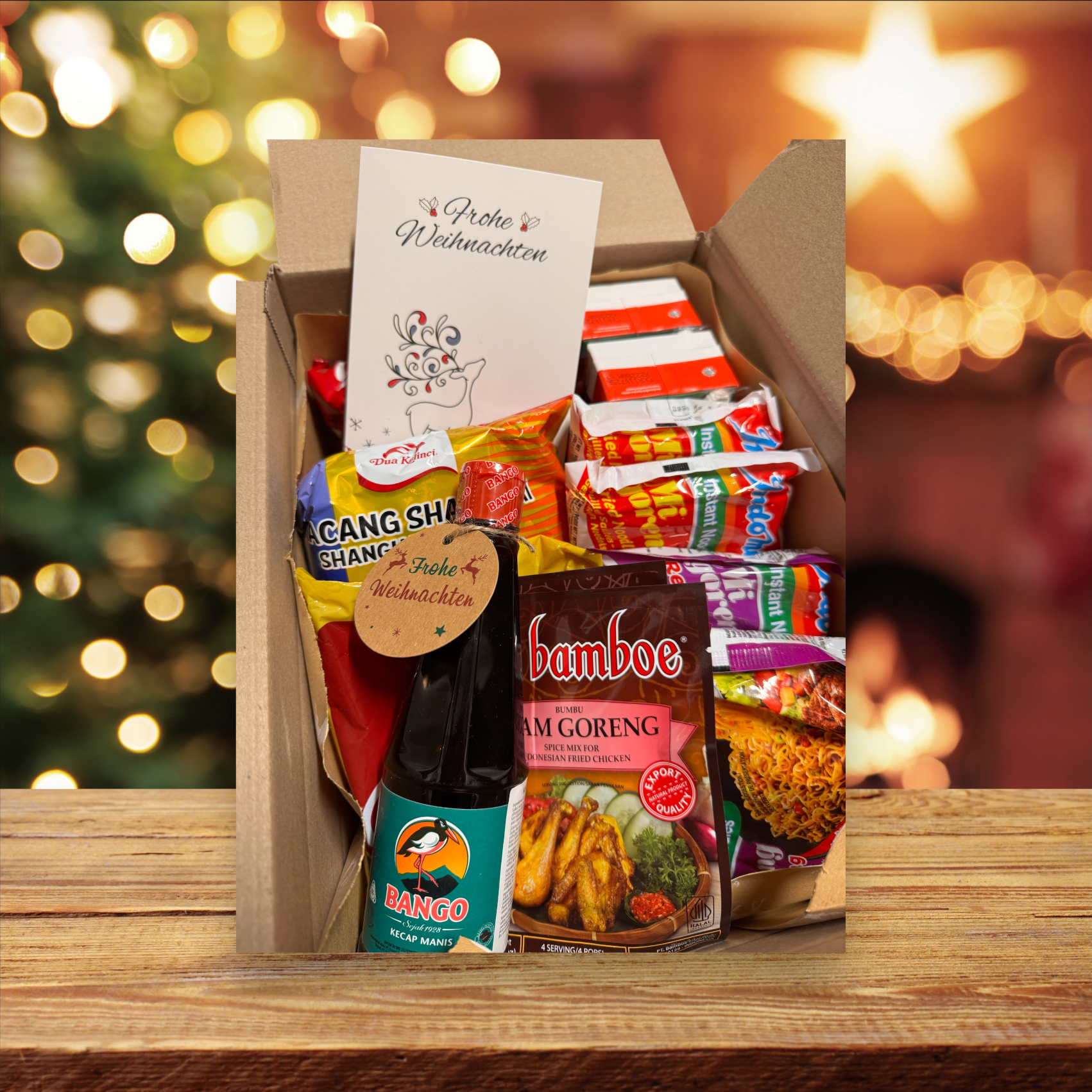 Lebensmittel von Java Markt, festliche Parcel Natal / Tahun Baru mit traditionellen Zutaten, schön verpackt für besondere Anlässe