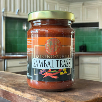 Sambal Terasi von Vanka Kawat, scharfe indonesische Sambal-Soße in Glasbehälter, Nahaufnahme der Verpackung