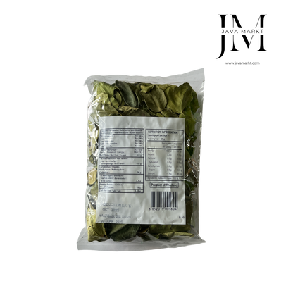 Getrocknete Lemongrass-Blätter von Vanka Kawat, aromatische Kräuter und Gewürze für die Küche, im Bild auf weißem Hintergrund.