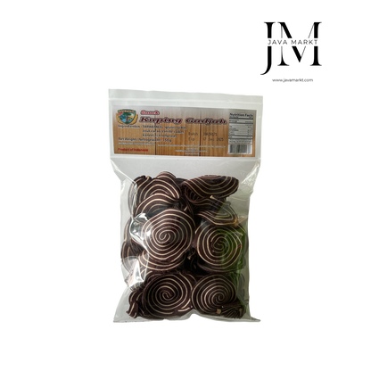 Knusprige Kuping Gajah Snack von Amboina B.V, exotischer Vorspeisen- und Snack, in knuspriger Form auf weißem Hintergrund