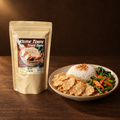 Keripik Tempe 100g – Packung mit Reisgericht und Tempeh-Chips