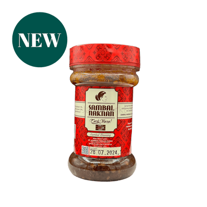 Nesia Food Sambal Bawang Lv. 3, scharfe indonesische Sambal-Sauce in einer Glasflasche, mit roten Chilischoten und Knoblauch.