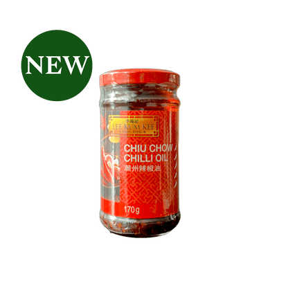 Chiliöl von Lee Kum Kee in einer Flasche, scharfe Chilisauce mit rotem Öl, ideal für asiatische Gerichte, präsentiert in der Flasche