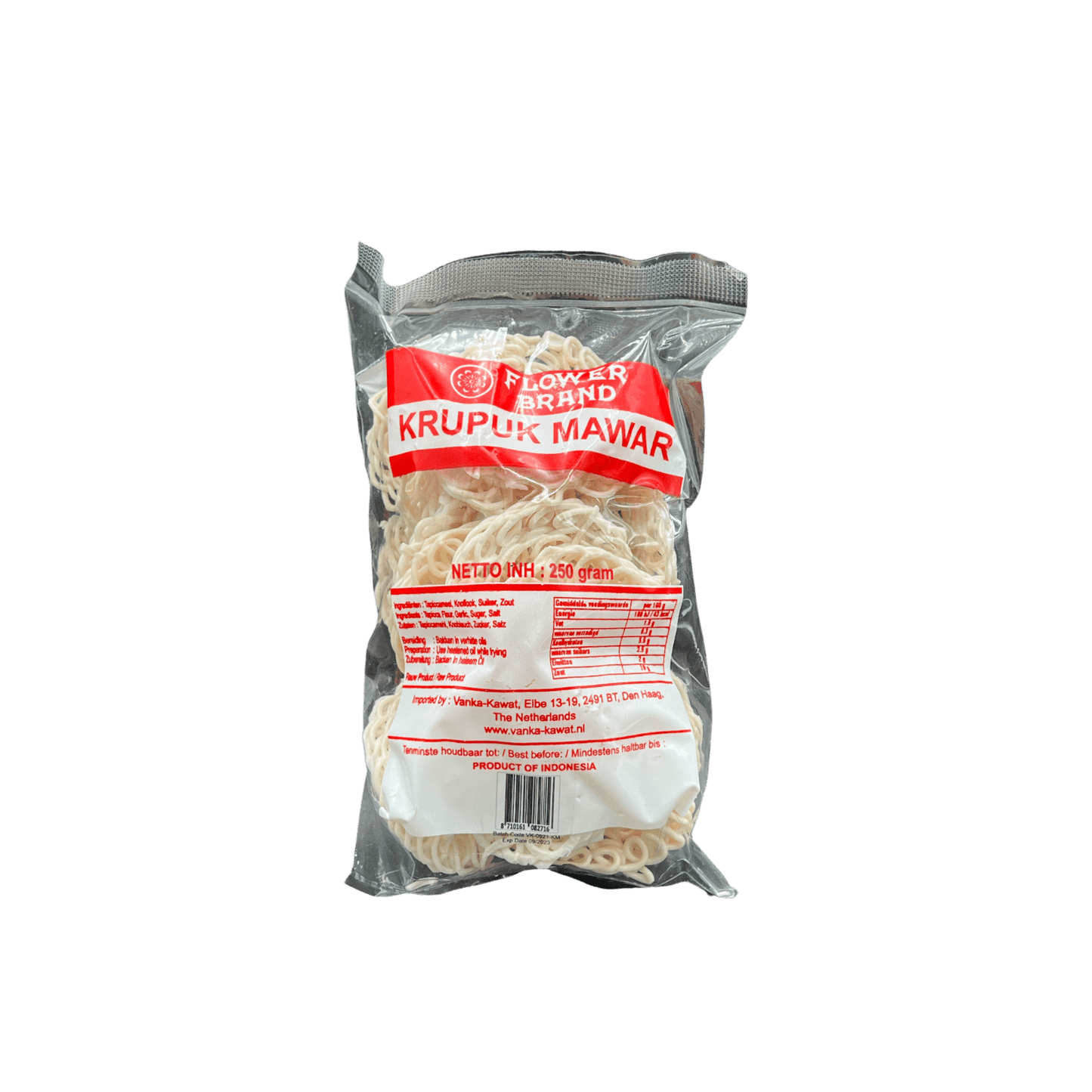 Knusprige Kerupuk Mawar von Flower Brand, Lebensmittel, mit goldener Farbe und luftiger Textur, auf weißem Hintergrund.